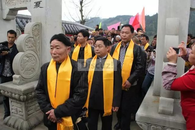 程钟灵陵园祭祀大典主祭人入场.png